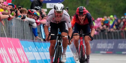 Giro d'Italia, Almeida vince la 16ª tappa. Thomas nuova maglia rosa