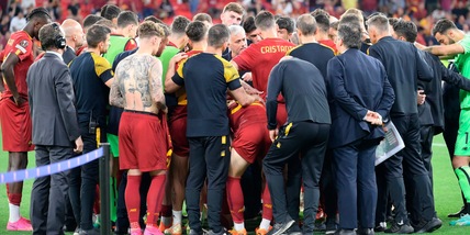 Mourinho ko: lacrime, discorso alla squadra e complimenti agli avversari