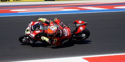 Superbike, Ducati al top a Misano: terza pole consecutiva di Bautista