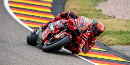 MotoGP, Bagnaia e Ducati in pole al Sachsenring. Marini in prima fila