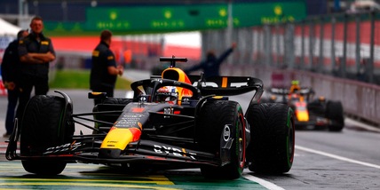 Verstappen umilia Perez e le Ferrari: pit stop all'ultimo per giro veloce!