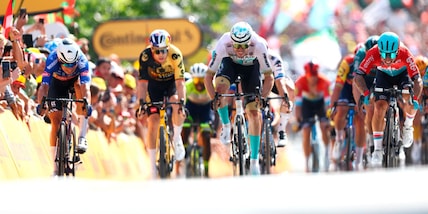 Ciclismo, Tour de France: Philipsen vince la terza tappa