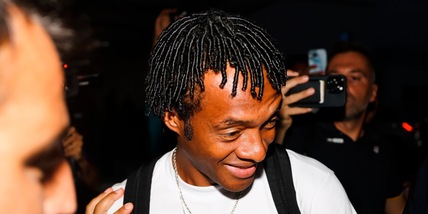 Cuadrado accolto dai tifosi Inter con uno striscione: “Fino ad oggi…”