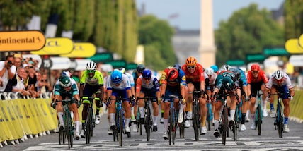 Pedalare sui sampietrini a 65 km orari