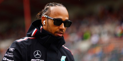 Ferrari, Vigna snobba Hamilton: “Lavoro fantastico di Leclerc e Sainz”