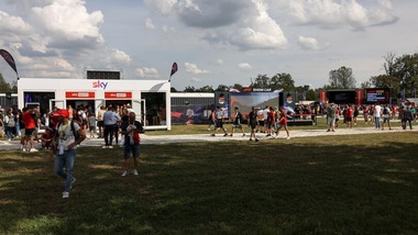 Sky a Monza, passione rossa e impegno ambientale