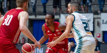 Novipiù Monferrato Basket cade contro Cantù in Supercoppa