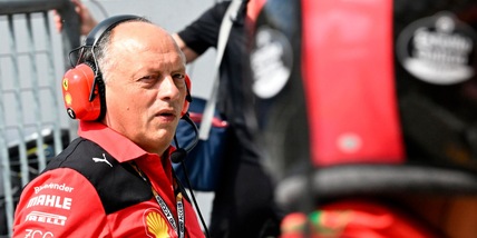 Ferrari, Vasseur esalta Sainz: "Pole non mi sorprende". Leclerc insegue