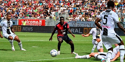 Cagliari, palo Luvumbo ma recrimina anche l'Udinese: miracolo Radunovic