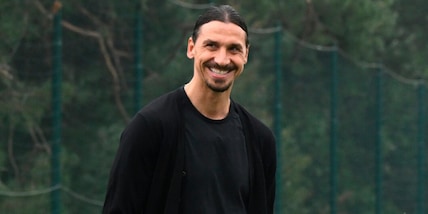 Champions, Ibrahimovic carica i tifosi Milan e scherza: "Pronto a giocare"