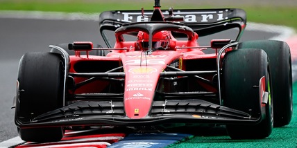 Ferrari, Leclerc insegue Verstappen nelle FP2 di Suzuka. 4° Sainz