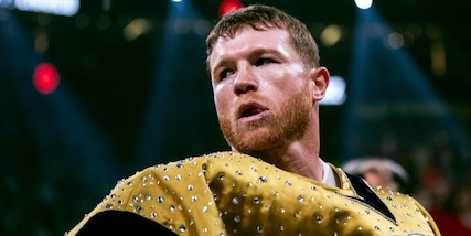 Boxe, Canelo Alvarez vince ancora: è campione dei supermedi