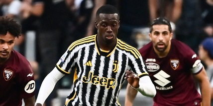 Weah con Boniperti e Charles: la grande Juve ricordata dopo il derby