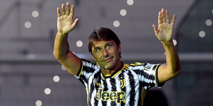 Conte al Napoli? L’ex Juve e Inter frena sui social: “Per adesso..."