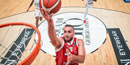 Tonut trascina l'Olimpia, Venezia resta in vetta. Ok Sassari e Pesaro