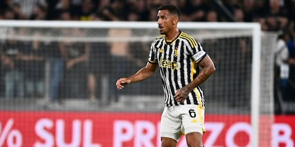 Danilo salta Milan-Juve, Allegri ha due soluzioni per la sfida a San Siro
