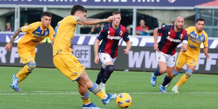 Soulé non basta, il Bologna batte il Frosinone. Salernitana-Cagliari 2-2