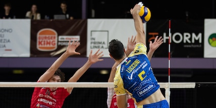 La Tinet con il vento in poppa contro Santa Croce