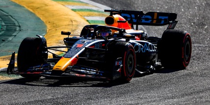 F1, Verstappen trionfa anche in Brasile. Sainz chiude sesto