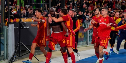 Roma, rimonta nel recupero: Azmoun e Lukaku ribaltano il Lecce