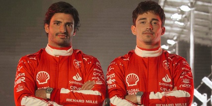 Ferrari e la novità per Las Vegas: tute speciali per Leclerc e Sainz