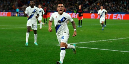 Lautaro di rigore, Inter agli ottavi. Avanti Real e Bayern, United ko folle