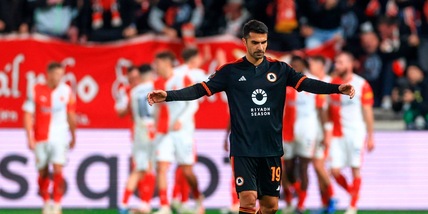 La Roma scivola a Praga: 1° posto a rischio. De Zerbi batte l'Ajax, Liverpool ko