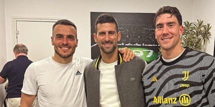 Djokovic, scatto con Vlahovic e Kostic dopo Juve-Cagliari: il post social