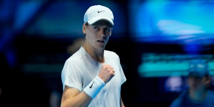 Delirio Sinner, Djokovic al tappeto: Jannik vince una maratona pazzesca