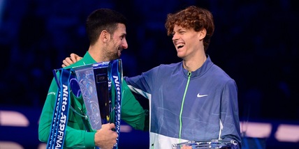 Djokovic a Sinner: "Nel 2024 lotterai per gli Slam e per essere numero 1"