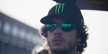 Bezzecchi contro Marquez: “Mi ha fatto cadere, è il più sporco di tutti”