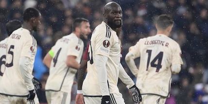 Roma, solo pari: passa ma lo Slavia allunga. Gattuso batte l'Ajax al 93'