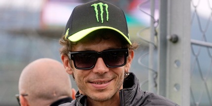 Valentino Rossi show alla 12 Ore del Golfo, è secondo: “Sono felice”