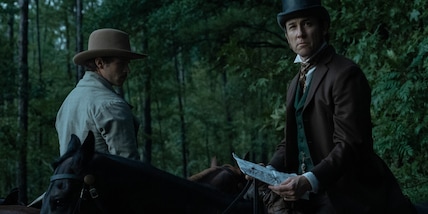 Le prime immagini della nuova serie Manhunt