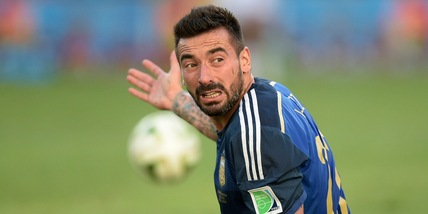 Lavezzi in ospedale: clavicola rotta, non è in pericolo