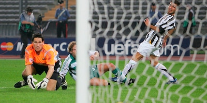 Addio alla mamma e licenziato dal club: il Natale terribile dell’ex Juve