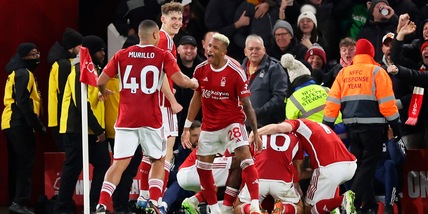 L'Aston Villa non molla: in vetta col Liverpool. United ancora ko