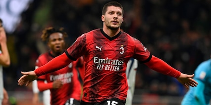 Jovic trascina il Milan ai quarti: Cagliari ko, prima gioia per Traorè