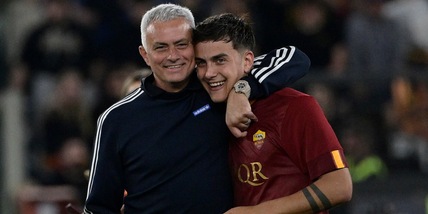 Mourinho, il saluto di Dybala è quasi un appuntamento. E Di Maria commenta