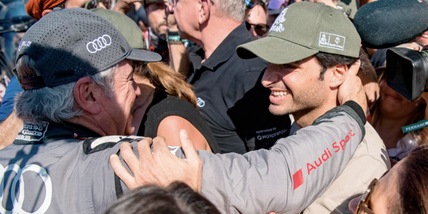 Dakar, papà Sainz trionfa ancora: al traguardo anche il pilota della Ferrari