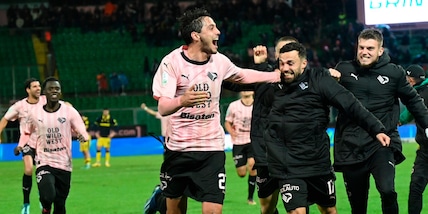 Tonfo Venezia a Cosenza, colpo Pisa a Lecco. Palermo, poker al Modena