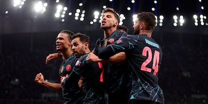 City agli ottavi, Aké elimina il Tottenham. Replay tra Chelsea e Aston Villa