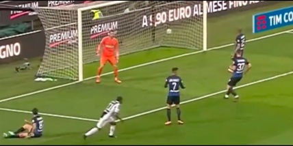 Douglas Costa incendia Inter-Juve: "La mia vecchia signora..."