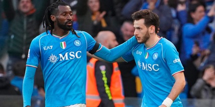 Il Napoli trema, poi ribalta il Verona: applausi Kvaratskhelia