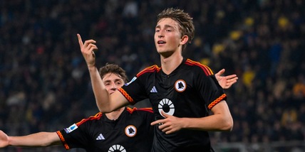La Roma soffre un tempo a Frosinone poi Huijsen sblocca. A segno anche Paredes