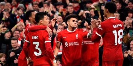 Il Liverpool risponde al City e torna a +4: poker in rimonta con il Luton