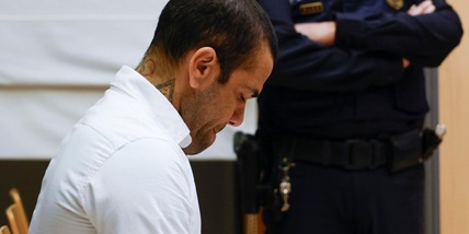 Dani Alves scaricato anche dal padre di Neymar: "Non ci riguarda più"