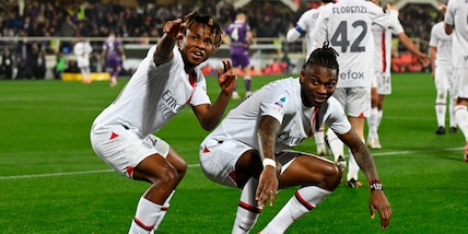 Leao, gol e assist: il Milan supera la Fiorentina e allunga sulla Juve