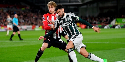 United beffato al 99', l'Aston Villa risponde al Tottenham nella corsa Champions