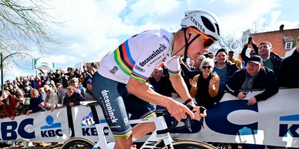 Van Der Poel, ruote e mani sul Giro delle Fiandre